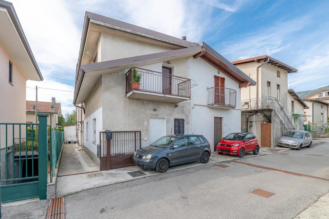Ferienwohnung Bilocale Blue Relax Erba Exterior foto