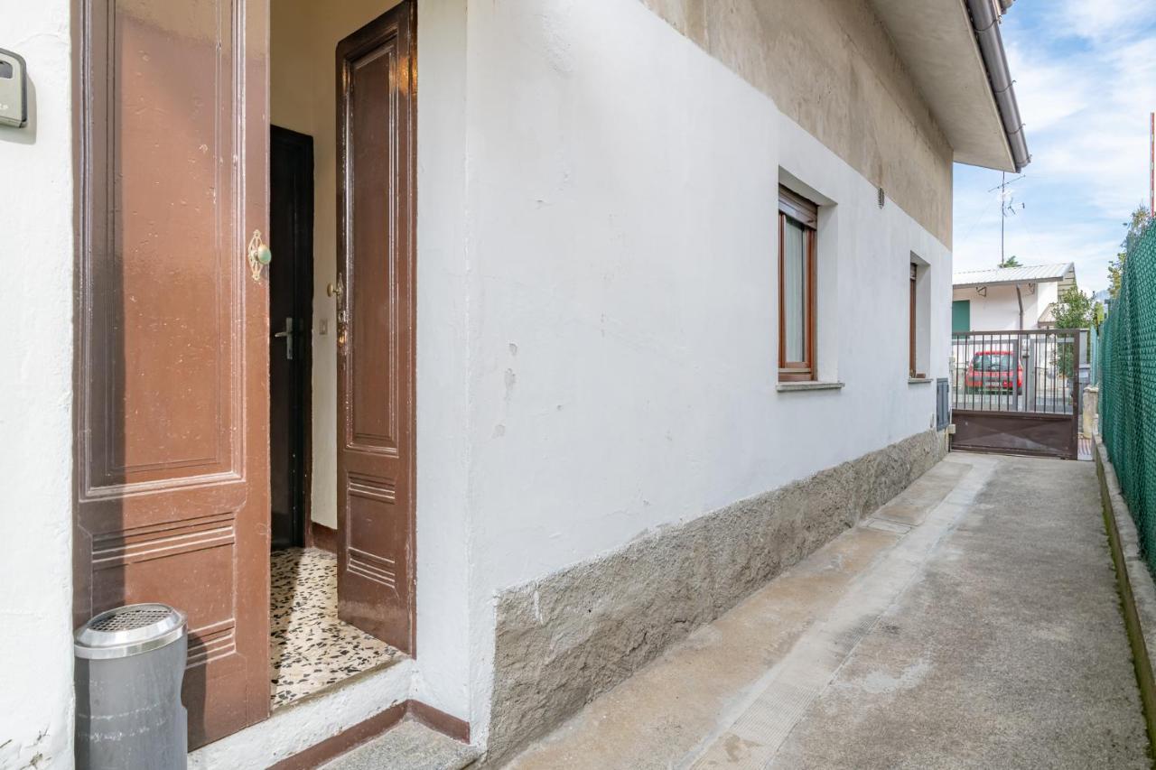 Ferienwohnung Bilocale Blue Relax Erba Exterior foto