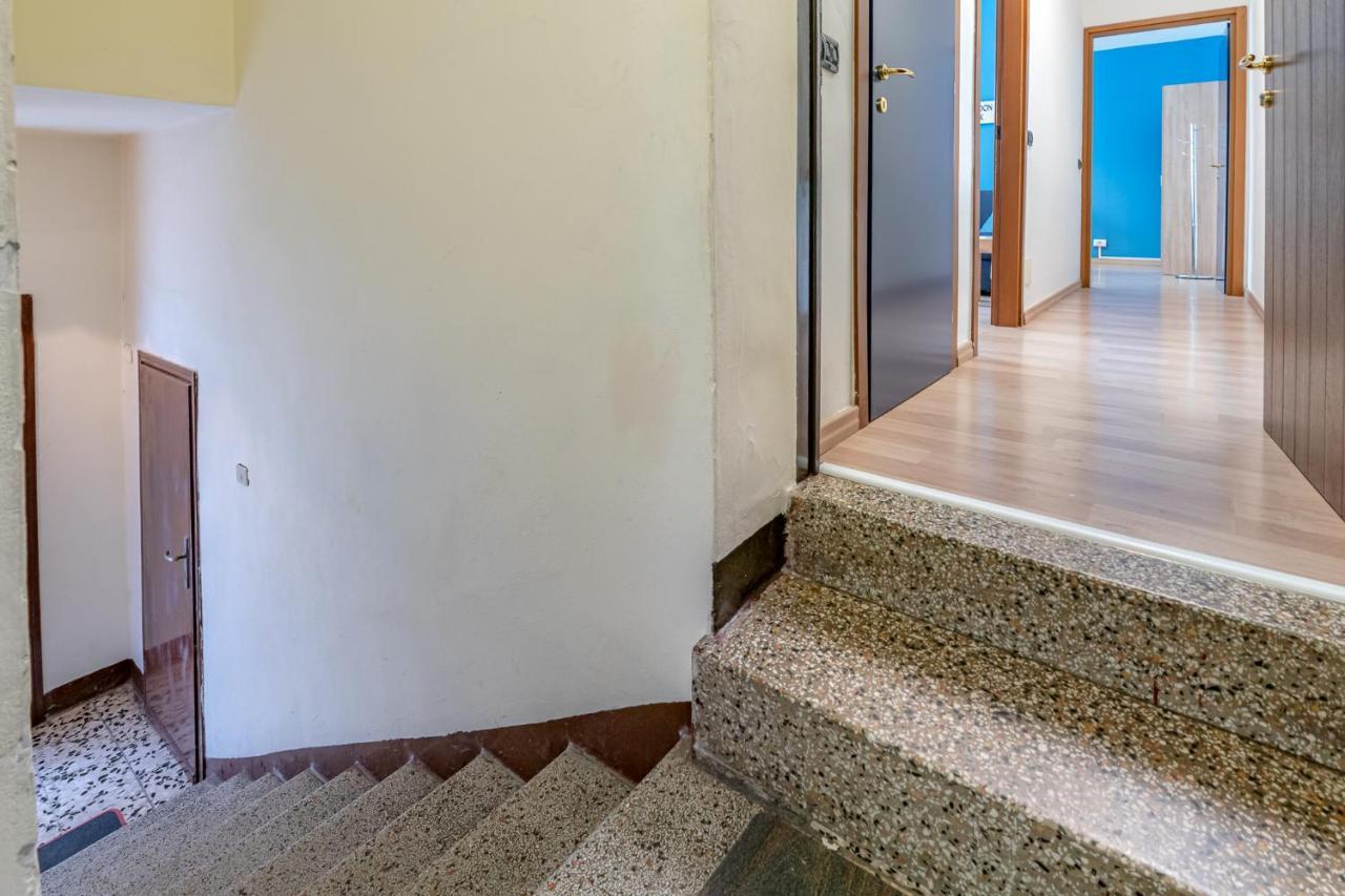 Ferienwohnung Bilocale Blue Relax Erba Exterior foto